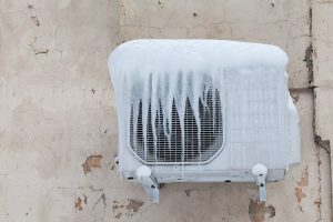 signs of refrigerant leak